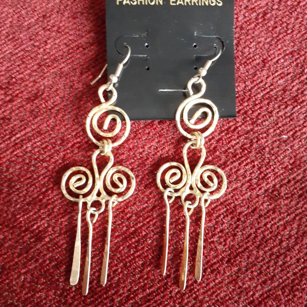 2 VINTAGE PAIR OF BEAUTIFUL EARRINGS!!!!